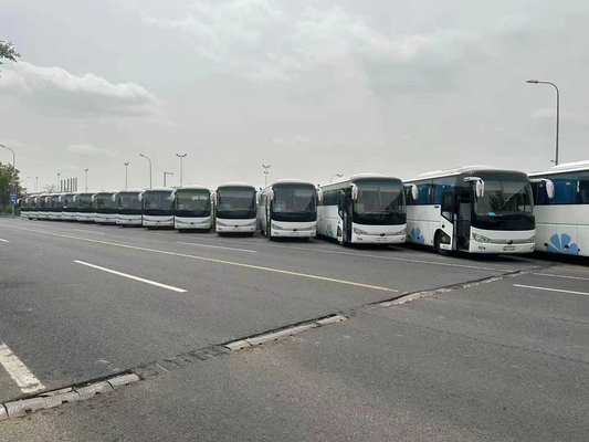Bus Mewah Bekas Warna Putih 50 Kursi Daun Musim Semi 2018 Tahun Pintu Tengah Mesin Langka 2nd Hand Yutong Bus ZK6119