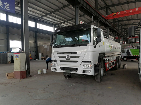 Truk Tri Gandar Bekas Howo Water Tanker Truck 20m³ 6×4 Drive Mode