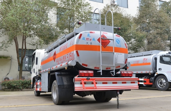 Tanker minyak bekas kecil 5 kubik 4 * 2 Jiefang Tanker bahan bakar Truk Ban belakang ganda