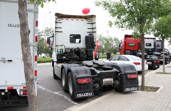 Traktor Truk Harga Perdagangan ZF Gearbox Otomatis 6×4 ISUZU Trailer Head 520hp Cab atap tinggi