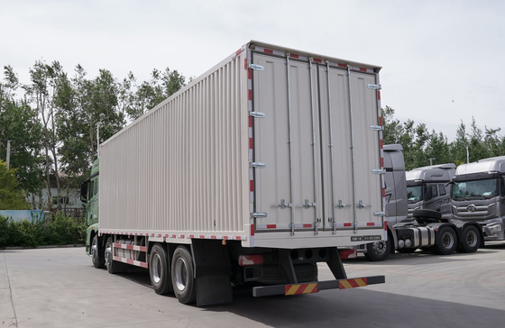 12 roda truk kargo 8×4 mesin diesel 560hp FAW truk truk van kotak 20 ton kapasitas