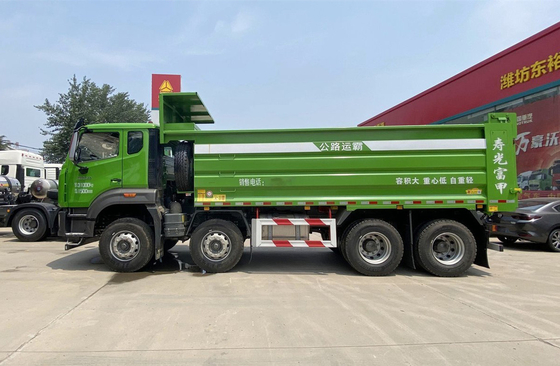 Howo 8x4 Dump Truck 340hp Pengangkutan Limbah Konstruksi Perkotaan 12 Roda Spring Daun