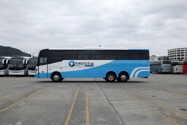 51 Kursi Bus Coach Yang Digunakan Mesin DongFeng Cummins Dengan Motor Superior