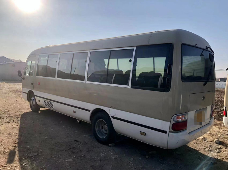 26 Kursi Bekas TOYOTA Coaster Mini Bus Bus Pariwisata Penumpang Dengan Pintu Listrik