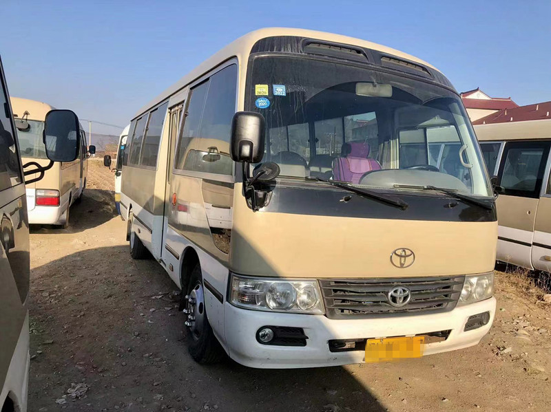 26 Kursi Bekas TOYOTA Coaster Mini Bus Bus Pariwisata Penumpang Dengan Pintu Listrik