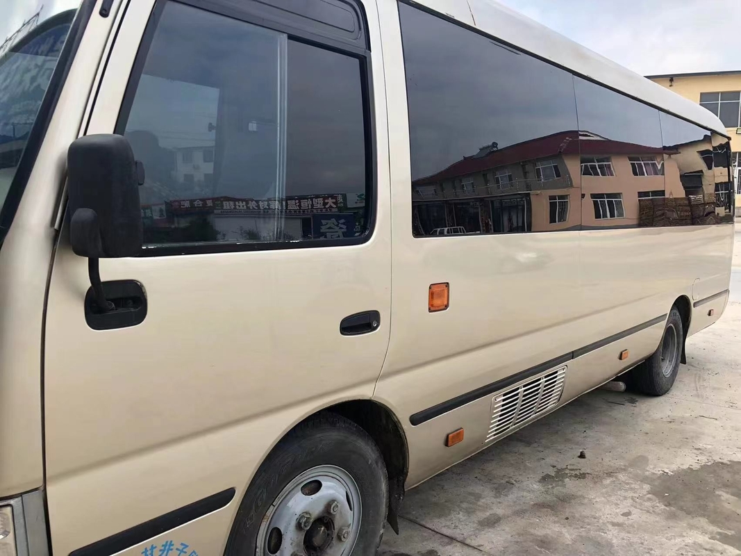 Bus Coaster Bekas Toyota Mini Dengan Pintu Penumpang Kiri 23 Kursi Mesin Diesel 1Hz