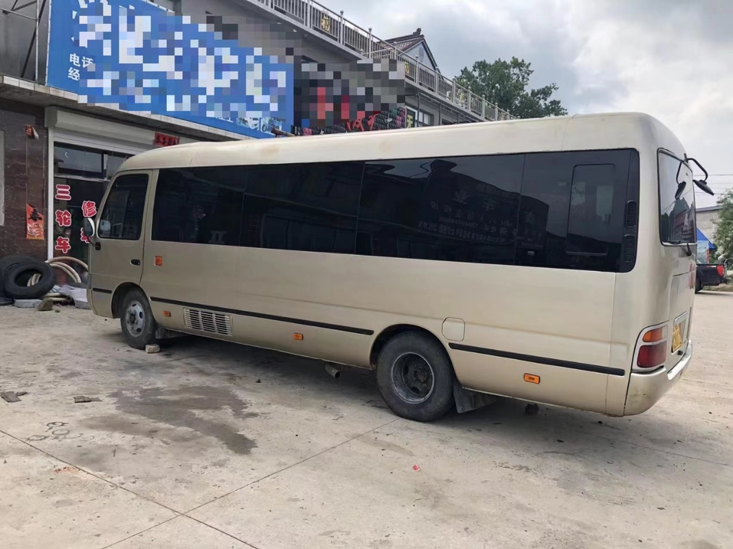 Bus Coaster Bekas Toyota Mini Dengan Pintu Penumpang Kiri 23 Kursi Mesin Diesel 1Hz
