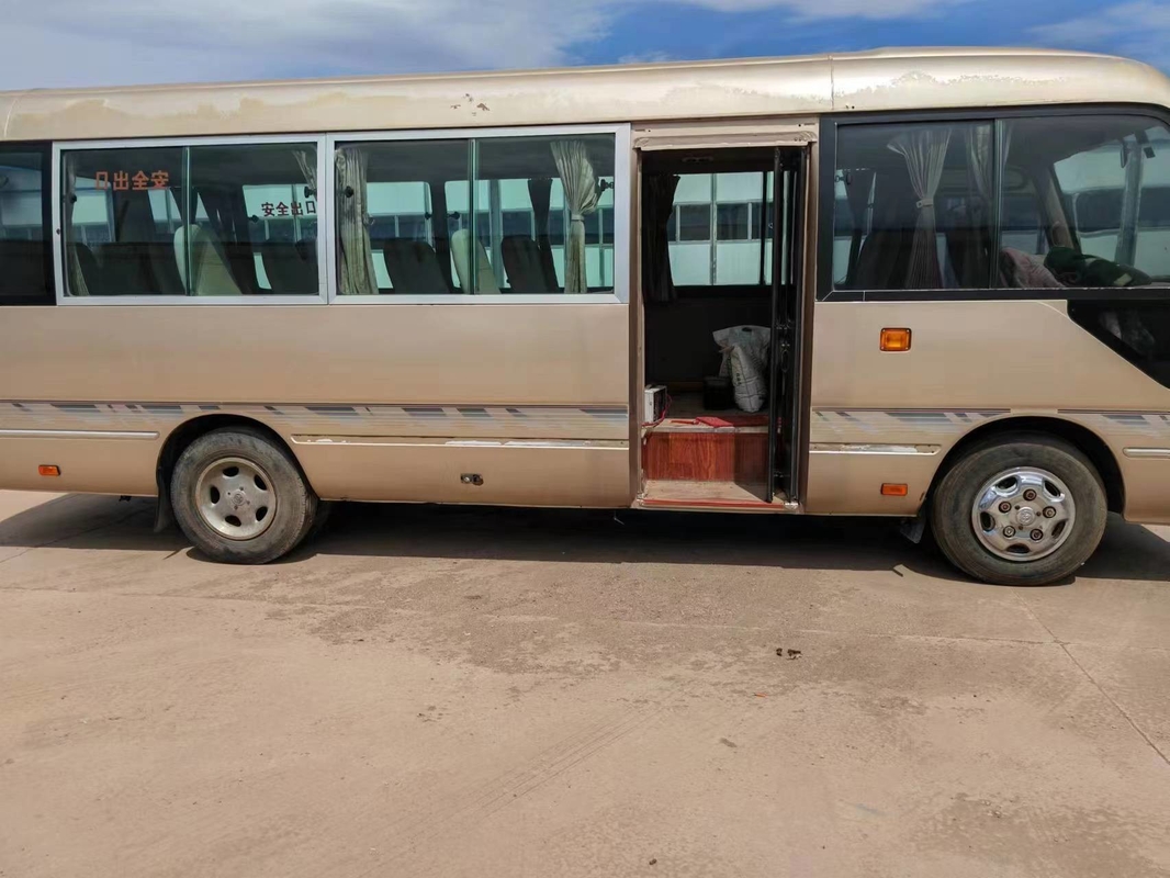 2017 Tahun 29 Kursi Digunakan Toyota Coaster Bus Dengan Mesin Diesel 1Hz Dengan Pintu Lipat