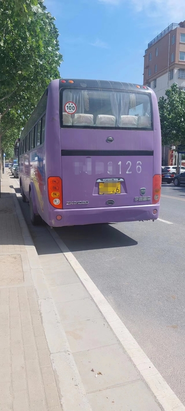 2014 Tahun 45 Kursi Digunakan Bus Yutong ZK6102D Bus Pelatih Mesin Depan Dua Pintu LHD Diesel