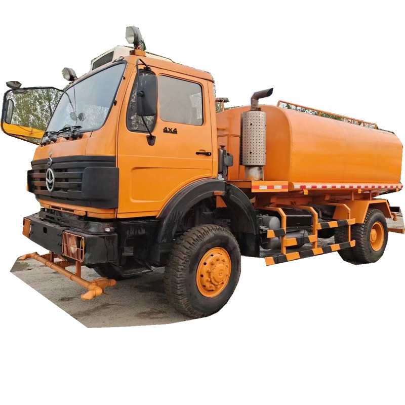 LHD 15 Meter Kubik Truk Penyiram Tangki Air 290hp Drive Penuh 4X4 Penyiram Air Off Road