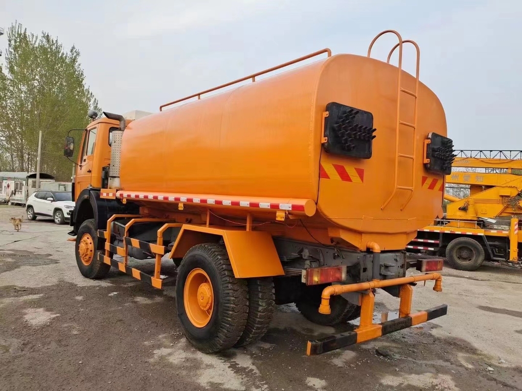 LHD 15 Meter Kubik Truk Penyiram Tangki Air 290hp Drive Penuh 4X4 Penyiram Air Off Road