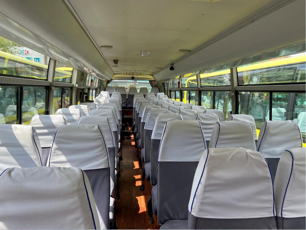 RHD / LHD Keduanya Tersedia Bus Yutong Bekas 3+2 Tata Letak Kursi Diesel 60 Kursi YUTONG Coach