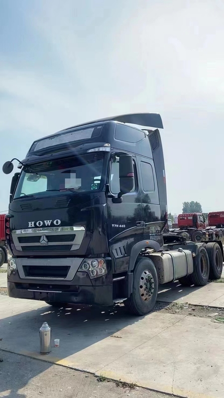 Digunakan Sinotruck 6*4 10 Roda 440 Traktor Tenaga Kuda Howo T7 Kepala Kepala Trailer Mesin Diesel