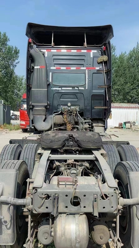 Digunakan Sinotruck 6*4 10 Roda 440 Traktor Tenaga Kuda Howo T7 Kepala Kepala Trailer Mesin Diesel