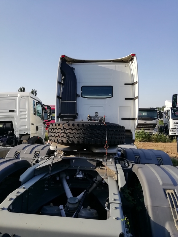 Tugas Berat 10 Wheeler HOWO A7 Traktor Sinotruk 6x4 420hp Kepala Truk Traktor
