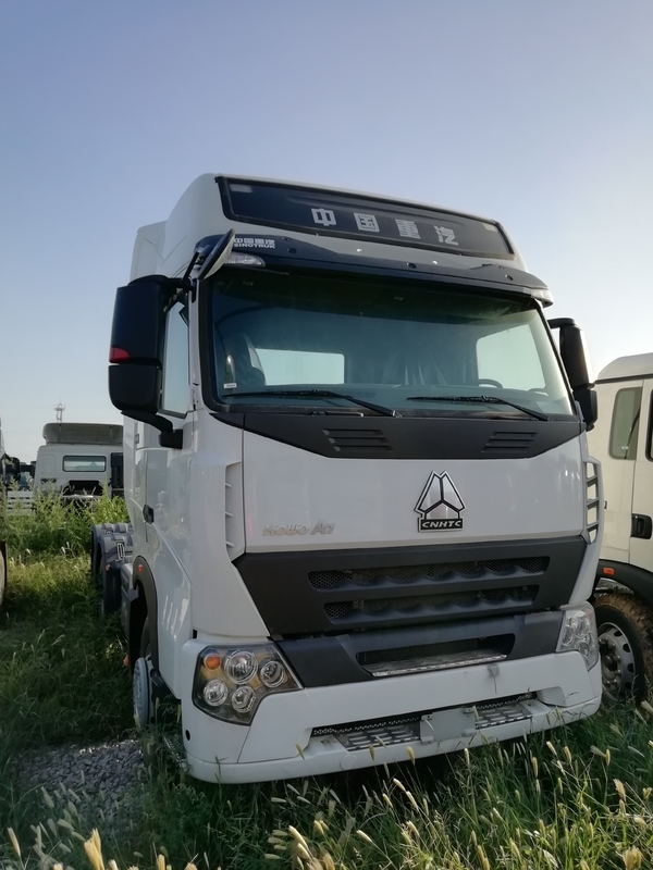Tugas Berat 10 Wheeler HOWO A7 Traktor Sinotruk 6x4 420hp Kepala Truk Traktor