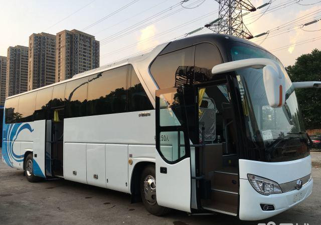 Zk6122 LHD Digunakan Yutong Bus 2015 Tahun 50 Kursi Mesin Diesel 125km/H Kecepatan Maks