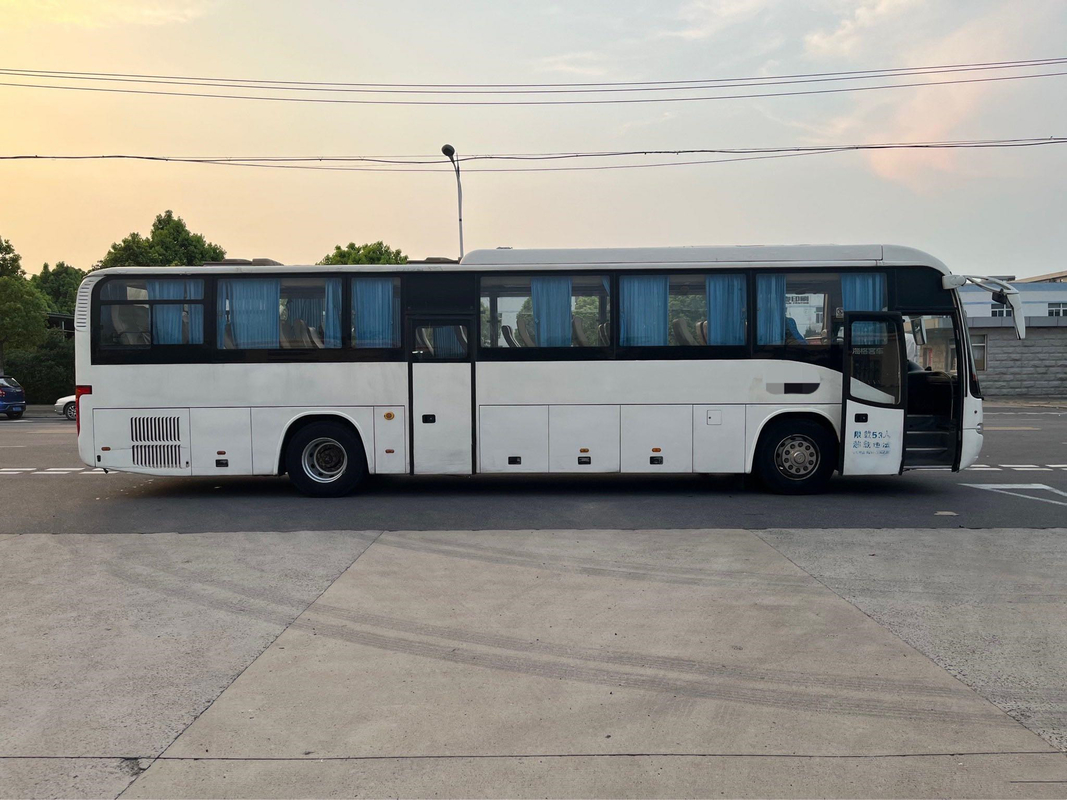 Suspensi Udara Merek Lebih Tinggi Digunakan Bus Pelatih 53 Kursi Pintu Ganda Mesin Diesel Wp.7 KLQ6129