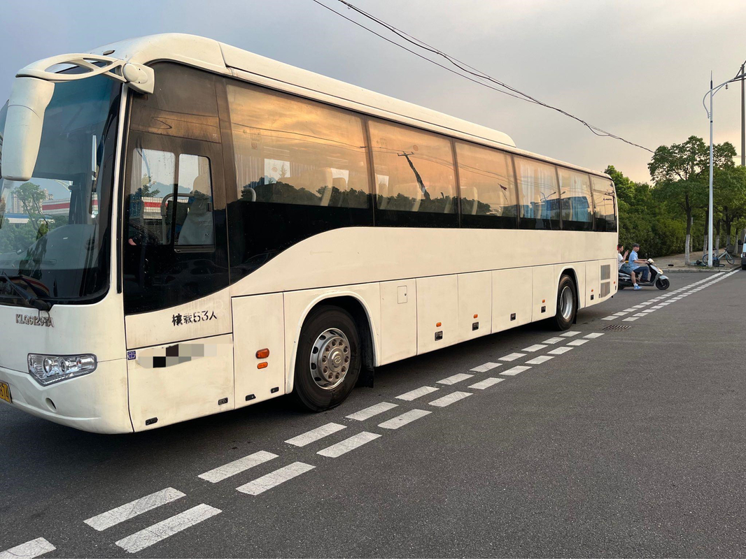 Suspensi Udara Merek Lebih Tinggi Digunakan Bus Pelatih 53 Kursi Pintu Ganda Mesin Diesel Wp.7 KLQ6129