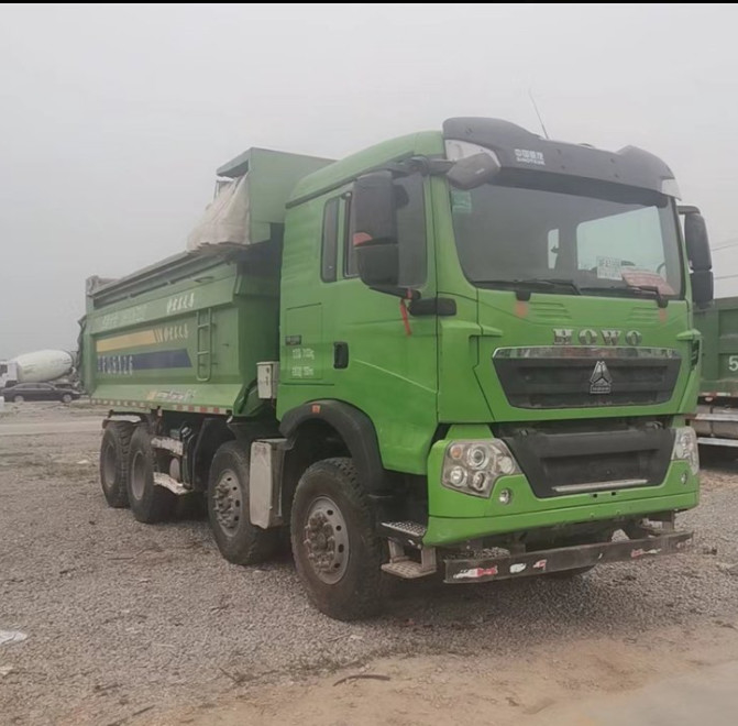 Howo 8x4 Empat Gandar Digunakan Dump Truck Tipper Dengan 375HP 317HP Dijual