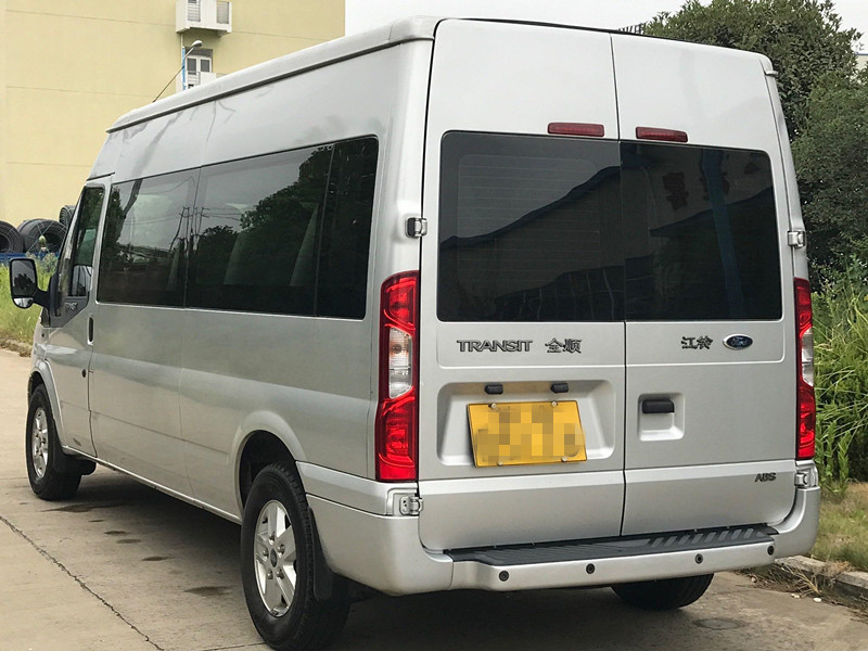 2015 Tahun 15 Kursi Digunakan Bus Ford Mini Bus Mesin Diesel Dengan Kursi Mewah