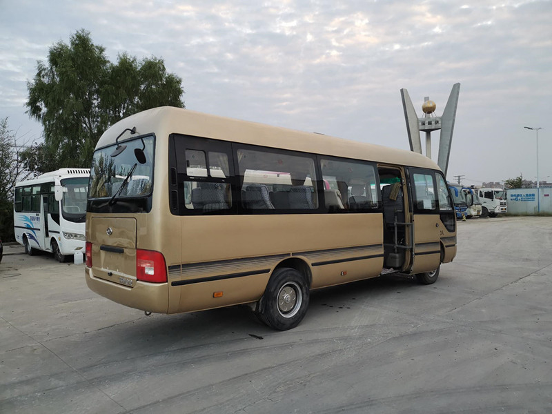 23 Kursi Tahun 2014 Digunakan Bus Mini Higer Coaster KLQ6702E4 Dengan Kemudi Tangan Kiri Mesin