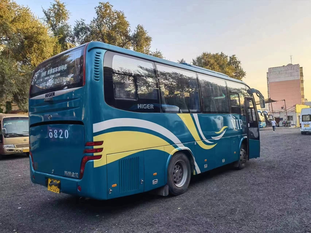 Luxury Higer KLQ6796 menggunakan bus pelatih 34 kursi LHD Mesin belakang 147kw Suspensi pegas pelat