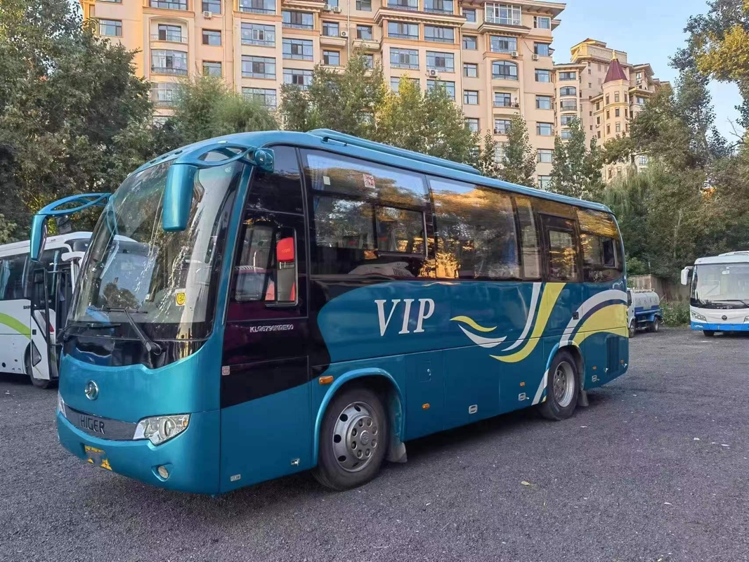 Luxury Higer KLQ6796 menggunakan bus pelatih 34 kursi LHD Mesin belakang 147kw Suspensi pegas pelat