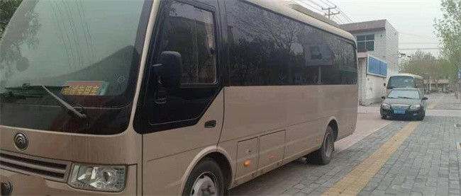 National Express Bus Yutong Bekas Pelatih Bekas Efisiensi Tinggi 28 Kursi 100km/H