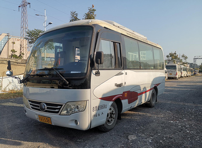 6 Kursi Second Hand Yutong Bus Mini City Bepergian Mesin Diesel Kanan Rive 132KW