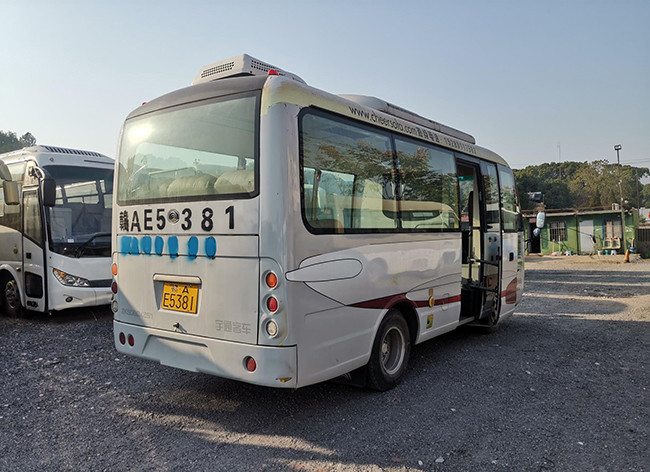 6 Kursi Second Hand Yutong Bus Mini City Bepergian Mesin Diesel Kanan Rive 132KW