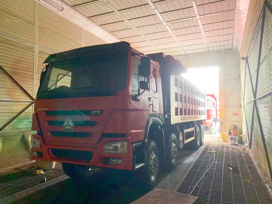 Truk Komersial Bekas HOWO Dump Truck 8 * 4 Kemudi Kanan 371hp Badan Truk 7.3 * 2.45 * 1.5m