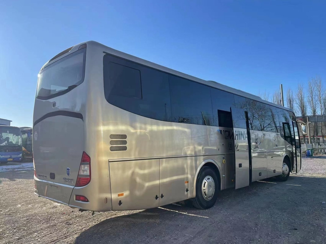Bus Mewah Bekas 51 kursi Pelatih Dua Pintu Penggerak Tangan Kiri Yutong Merk Weichai Mesin Belakang