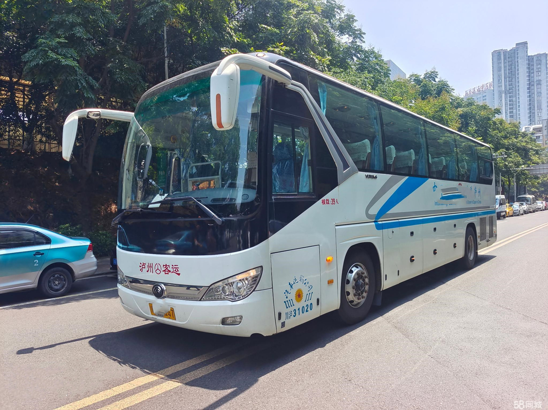 Bus Kecil Bekas 39 Kursi Bus Yutong Putih Mesin Belakang Keluar Bus Mewah Bekas Untuk Afrika
