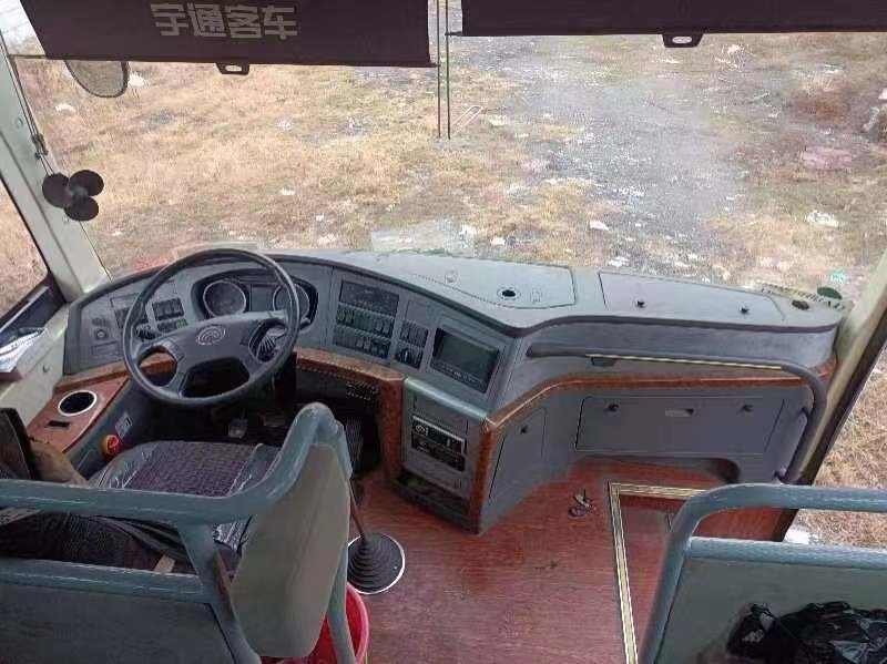 Pelatih Motor Bekas Yutong 2+3layout 59seater Big Bus 2nd Hand Bus Right Steering Bus