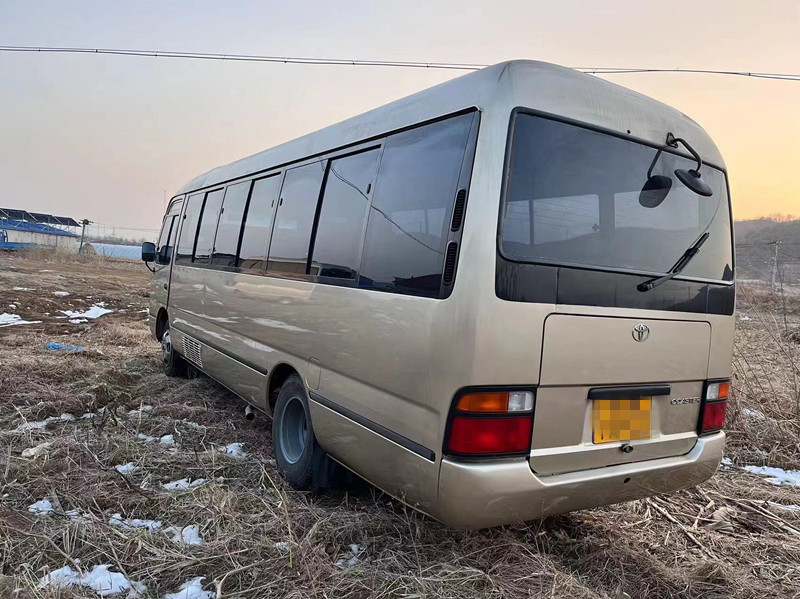 Toyota Coaster Bus Bekas 30 Mini Bus Bahan Bakar Bensin 3RZ Front Engine 2nd Hand Mini Bus