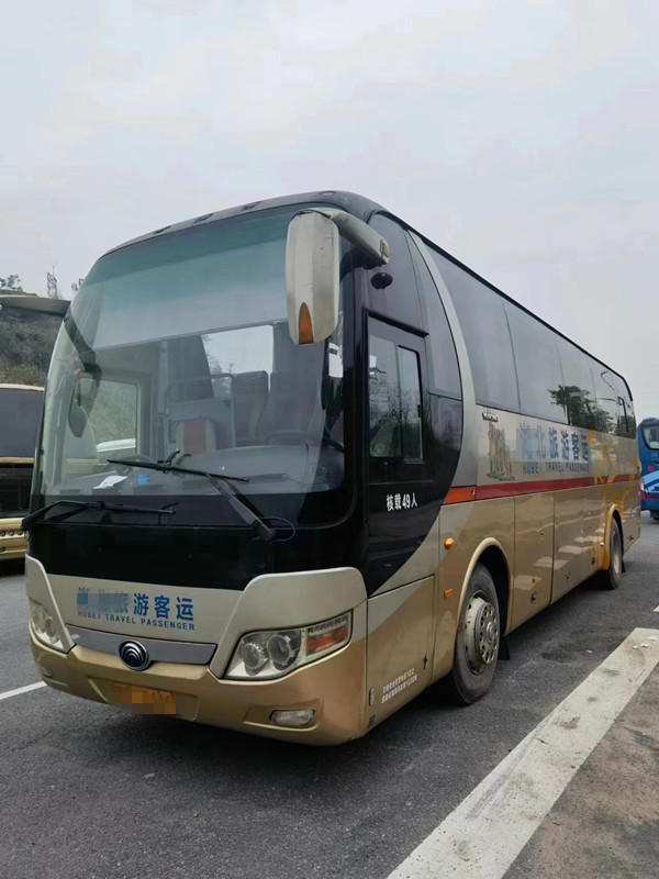 Bus Pelatih Yutong Bekas ZK6110 51 Kursi Kemudi RHD Tahun 2013 Bus Mewah Bekas