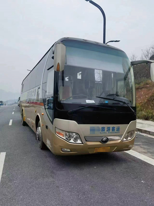 Bus Pelatih Yutong Bekas ZK6110 51 Kursi Kemudi RHD Tahun 2013 Bus Mewah Bekas