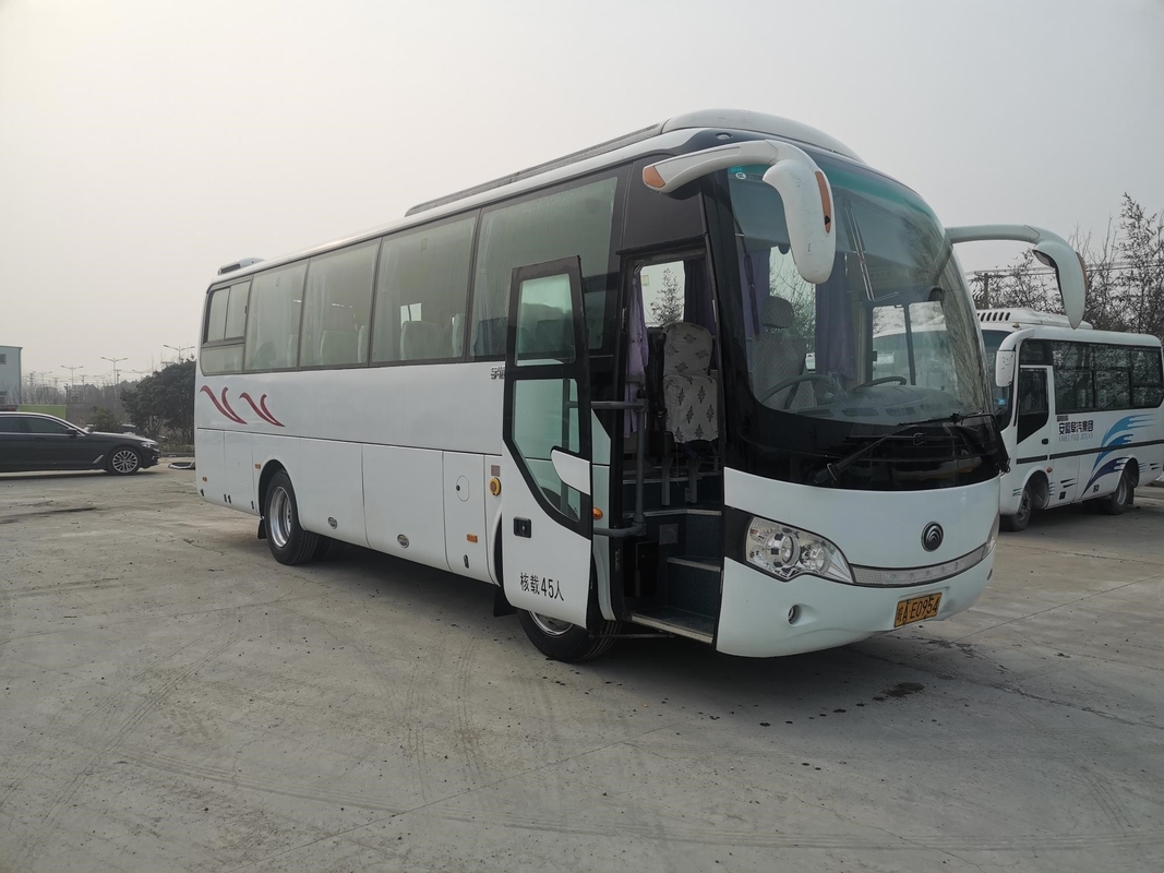 Bus Bekas Yutong Bus 45 kursi 2 + 3 tata letak Mesin Yuchai Jendela Segel 162kw ZK6888