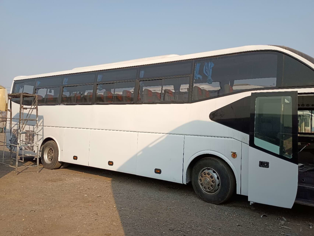 Bus Antar-Jemput Bandara 55 Kursi Bekas Yutong ZK6127 Bus Pelatih Bekas Tahun 2016 Pelatih Bandara