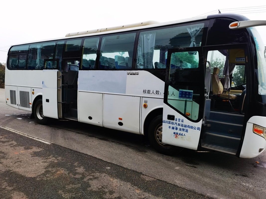 Yutong Second Hand Bus ZK6107HB Mesin Yuchai Pintu Tengah Mereparasi Menjadi Emisi EURO IV