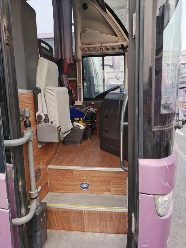 Old Coach 61 Kursi 2014 Tahun Bekas Yutong ZK6147 Bus Double Axlebrake Bus Mewah