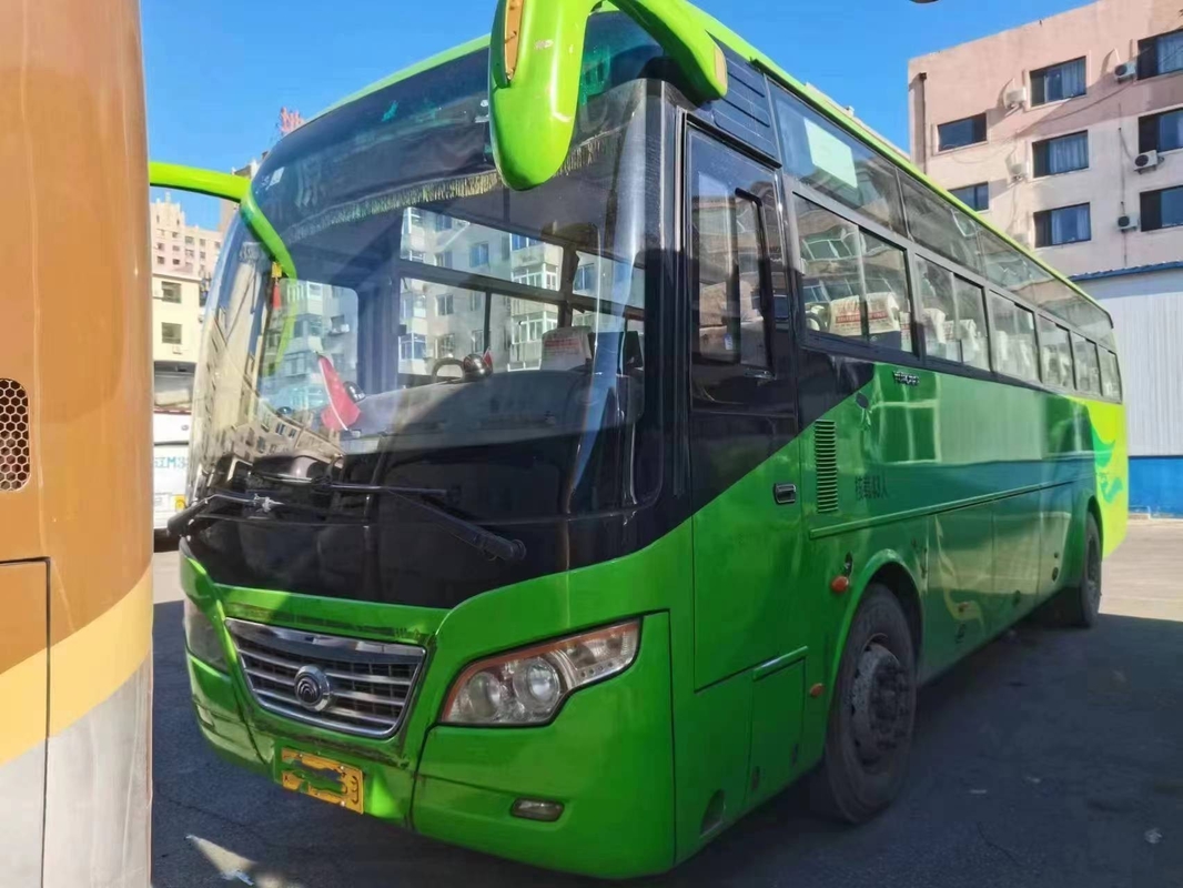 Bus Pelatih Bekas Pintu Ganda 43 Kursi Bus Young Tong Bekas ZK6102D Mesin Depan