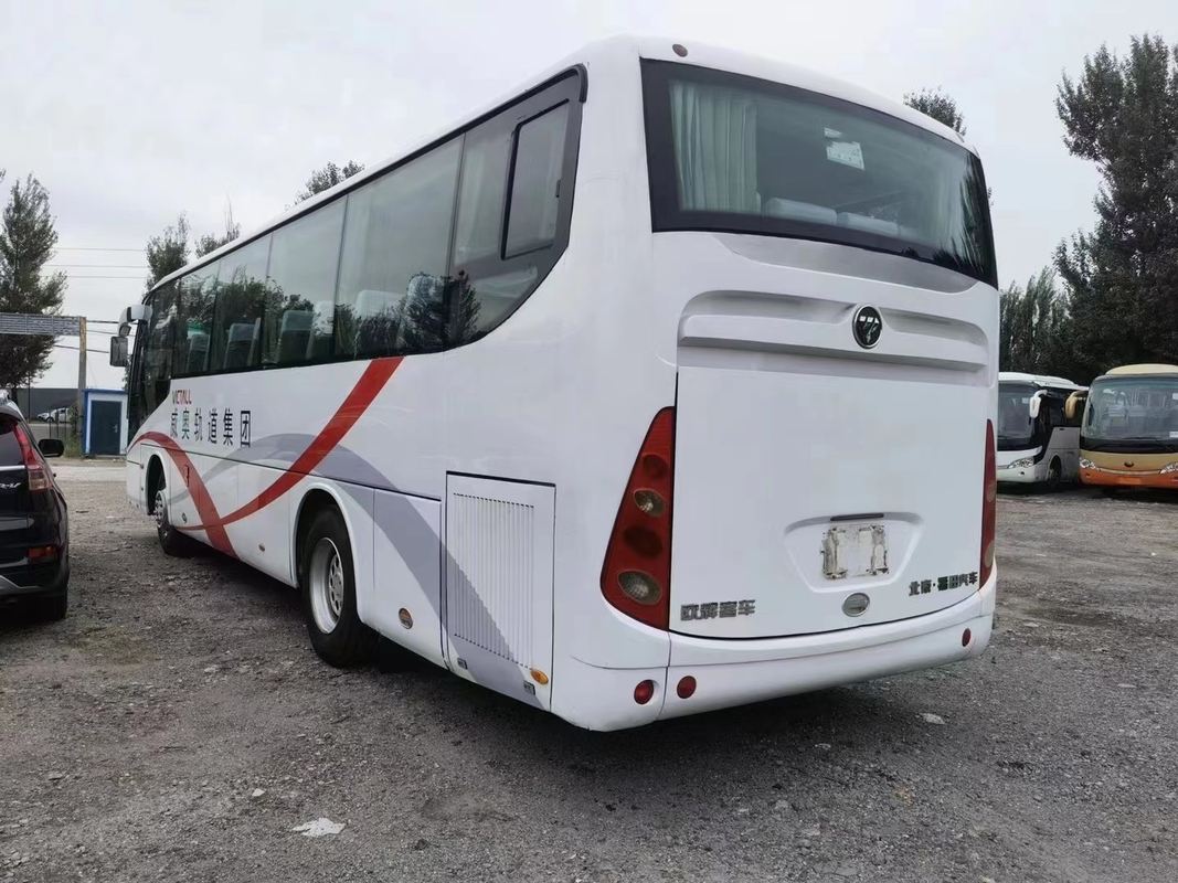 Bus Perjalanan Bekas Bus Foton Bekas BJ6103 Mesin Weichai 55 Kursi 2+3 Tata Letak Warna Putih