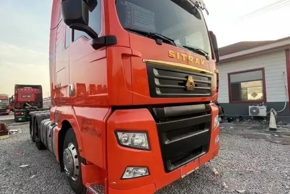 Truk Diesel Bekas Sinotruck Sitrak Tractor Truck 540hp 6×4 Drive Mode Enam Silinder Sejalan
