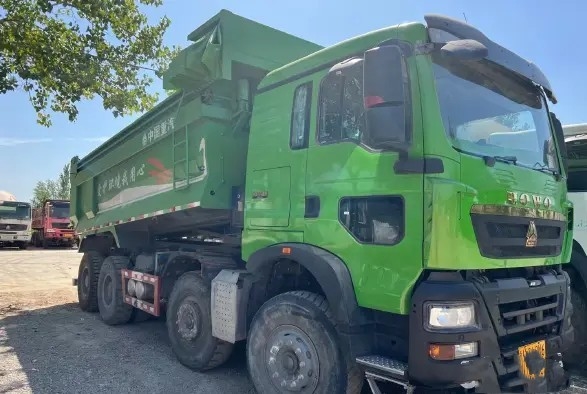 Truk Dumper Bekas HOWO Sino Dump Truck 8×4 Drive Mode Truk Mesin Diesel Bekas