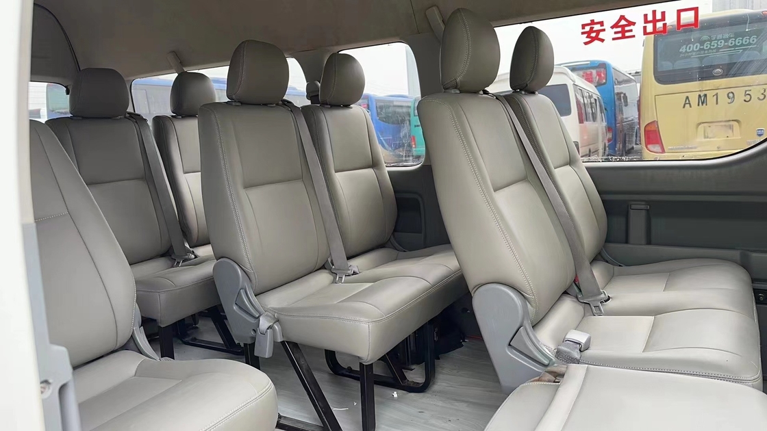 Bus Bekas Jepang Toyota Hiace 15 Kursi Minibus Mewah Kedua Colokan Pengisi Daya Mesin Depan