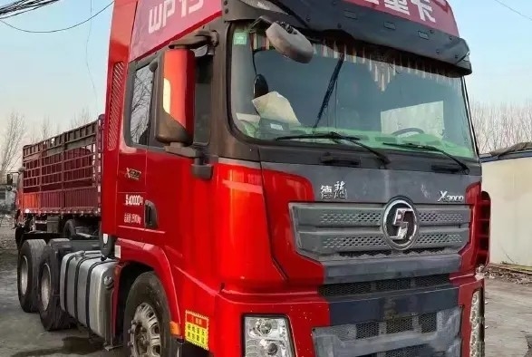 Trailer Traktor Bekas Kabin Atap Tinggi Mesin Weichai 500hp 6 × 4 Truk Traktor SHACMAN D'LONG X3000