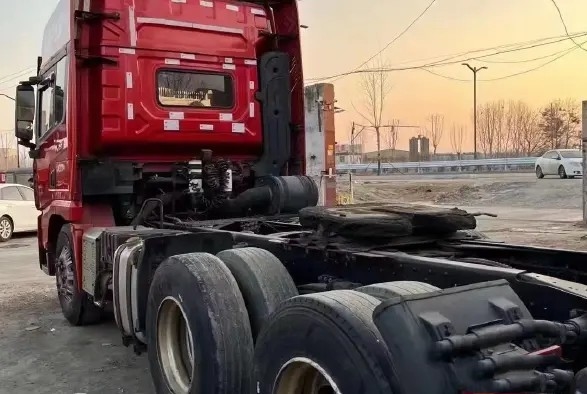 Trailer Traktor Bekas Kabin Atap Tinggi Mesin Weichai 500hp 6 × 4 Truk Traktor SHACMAN D'LONG X3000