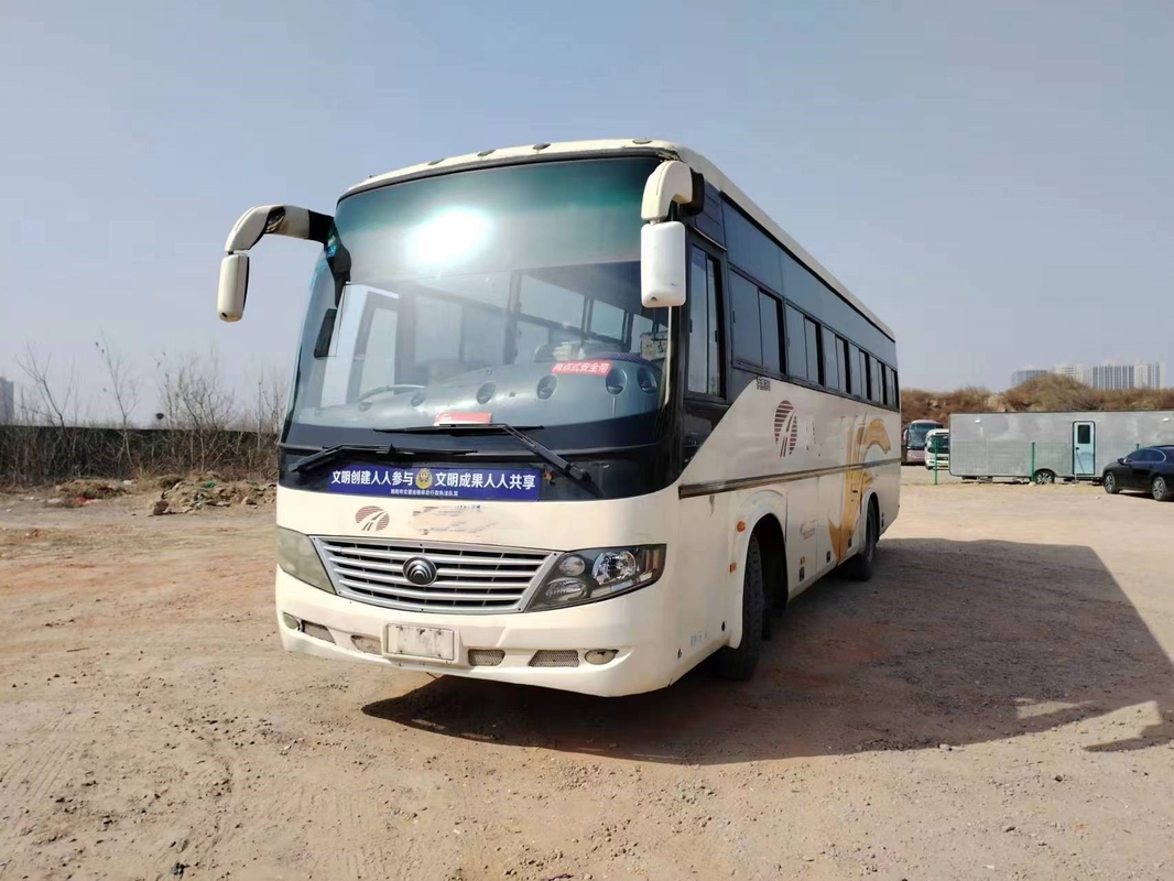 Pelatih Motor Bekas Pintu Ganda Sliding Windows 45 Kursi Second Hand Young Tong Bus ZK6106D